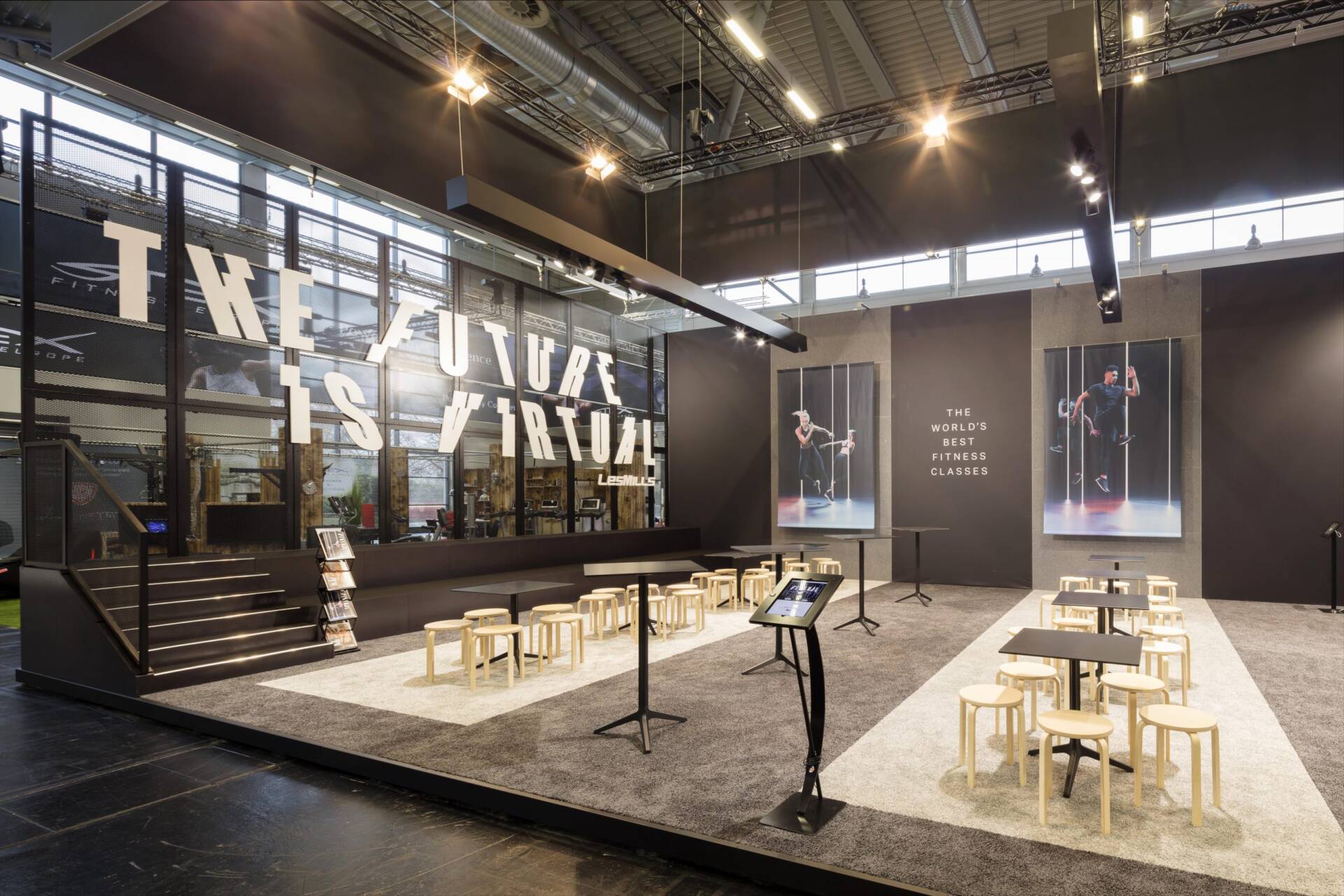open en attractieve beursstand voor Les Mills op Fibo Keulen met Aluvision frames