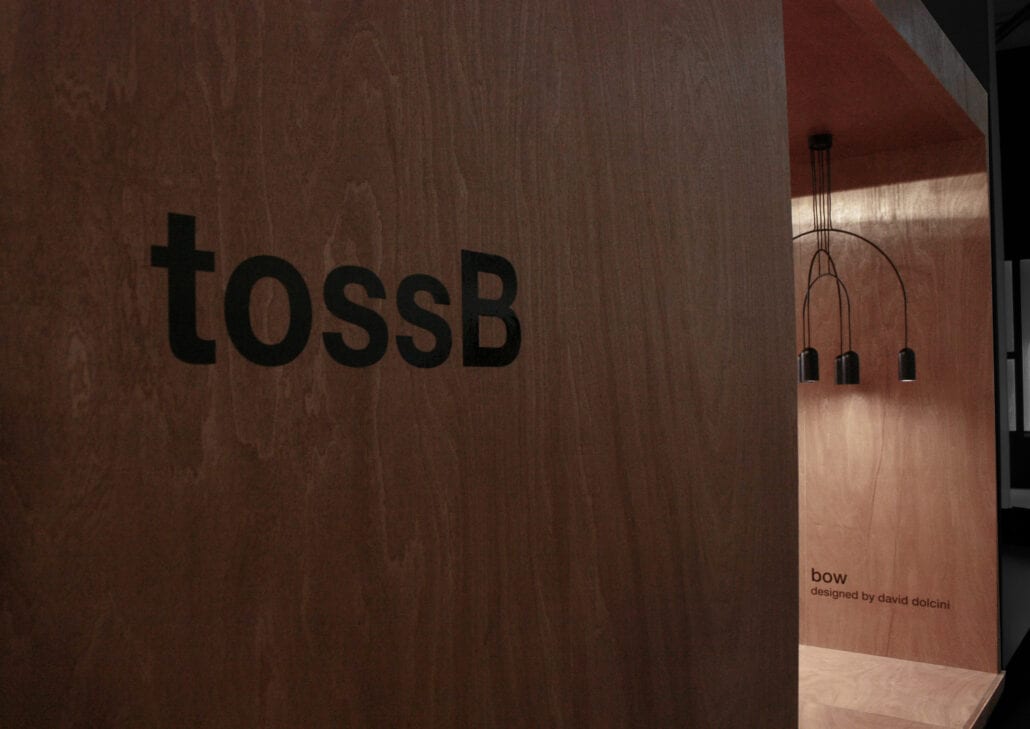 houten beurswanden met opschrift TossB logo