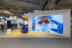 LED beurswand op beursstand Nipro