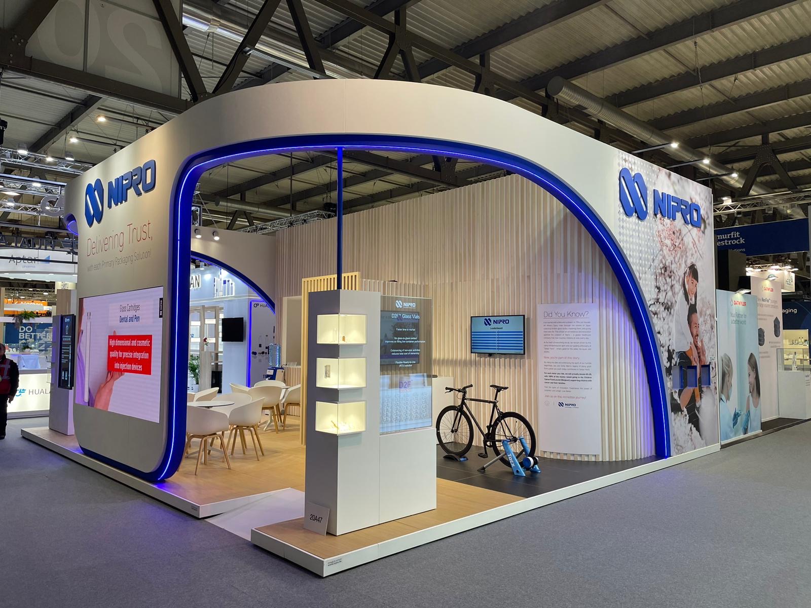 Een state-of-the-art 1.3 pixel LED-wall in de beursstand van Nipro op CPHI 2024.