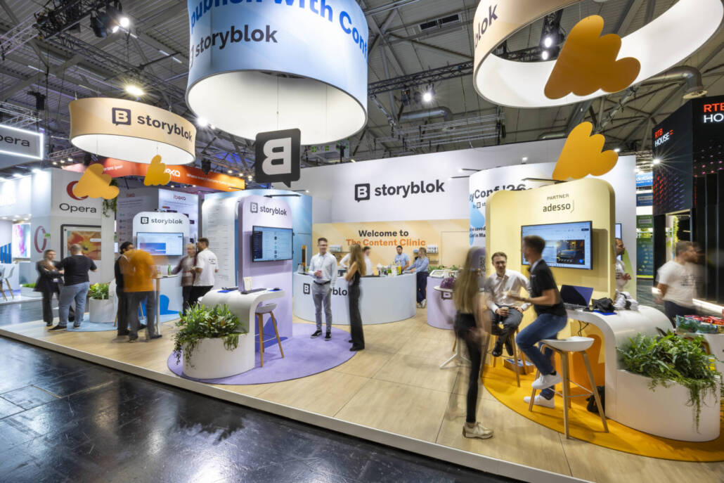 72-DMEXCO-STORYBLOK-05 ophanging met wolkjes